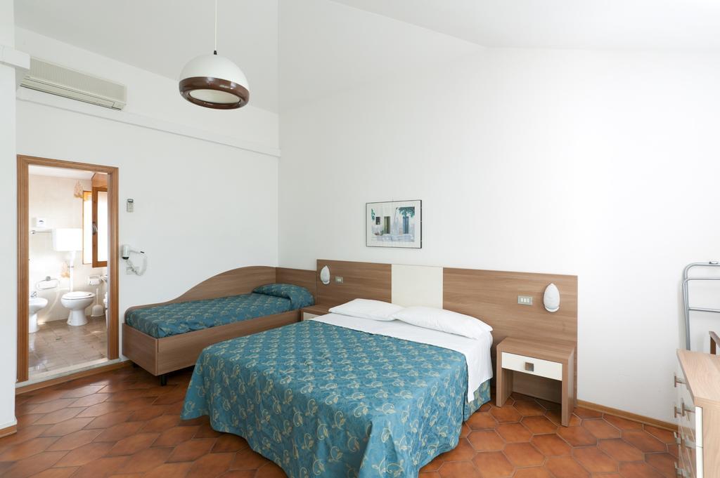 Hotel Giamaika Cesenatico Bilik gambar