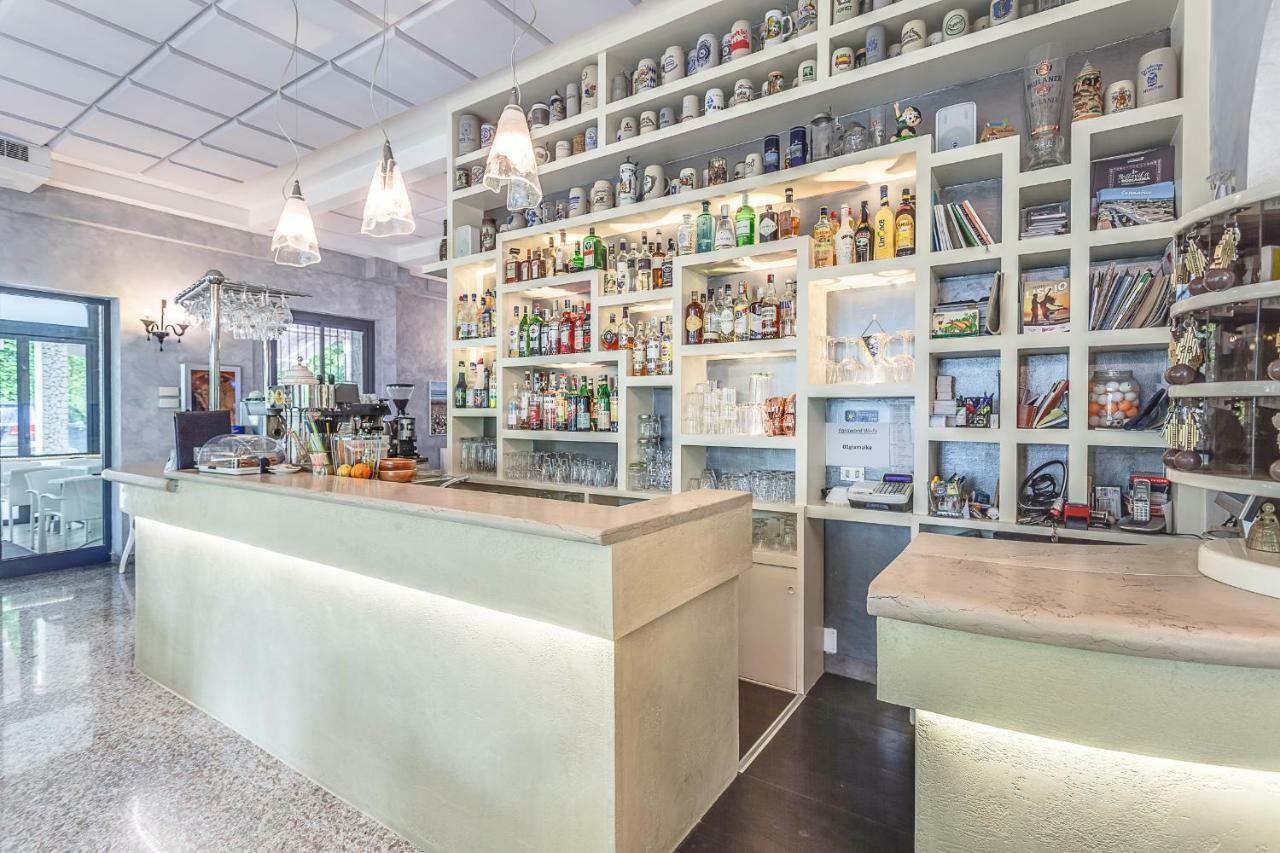 Hotel Giamaika Cesenatico Luaran gambar