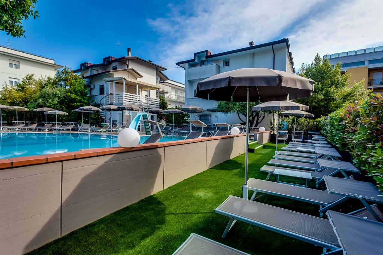 Hotel Giamaika Cesenatico Luaran gambar